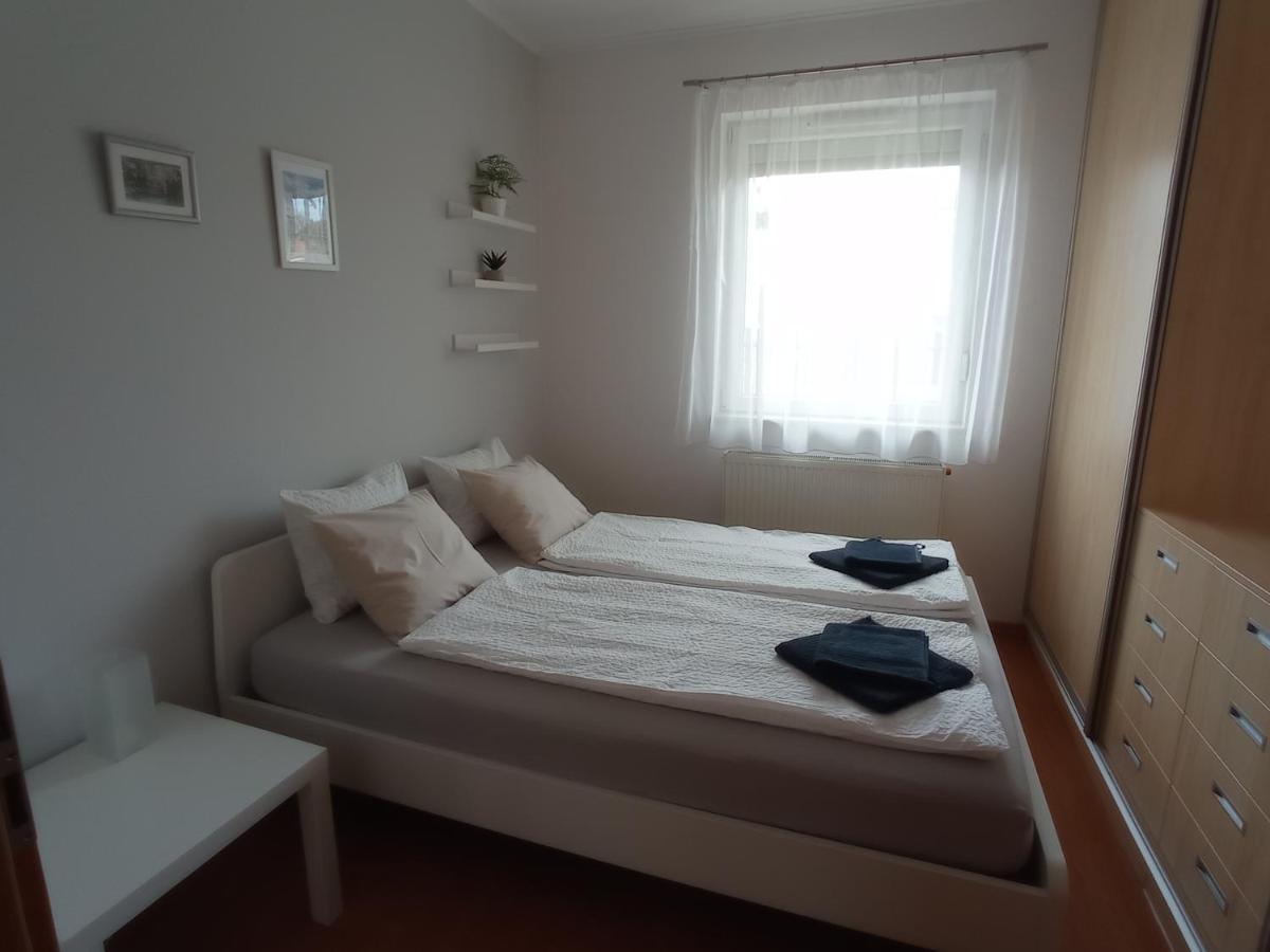 Budapest Airport Apartment Exteriör bild
