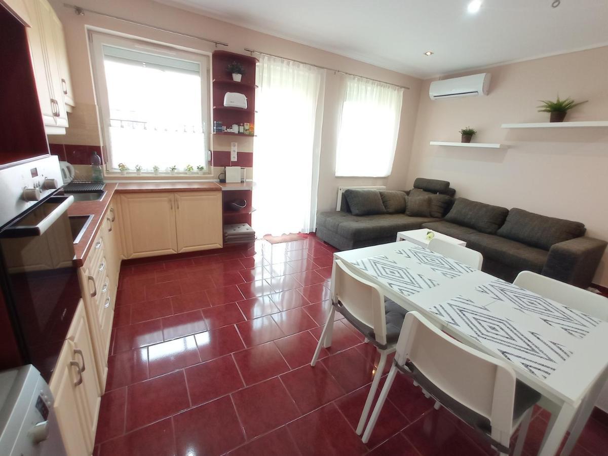 Budapest Airport Apartment Exteriör bild